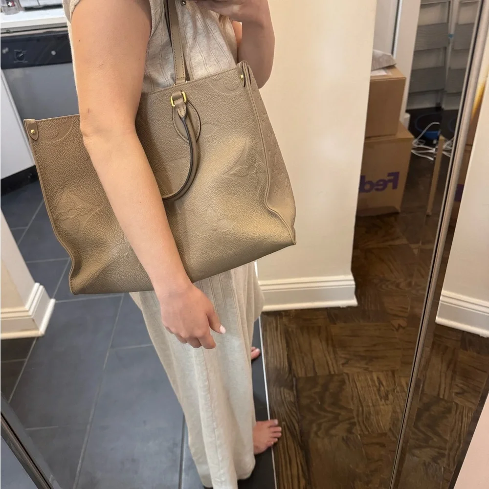 Louis Vuitton Taupe Embossed Onthego Tote - Picture 8 of 10